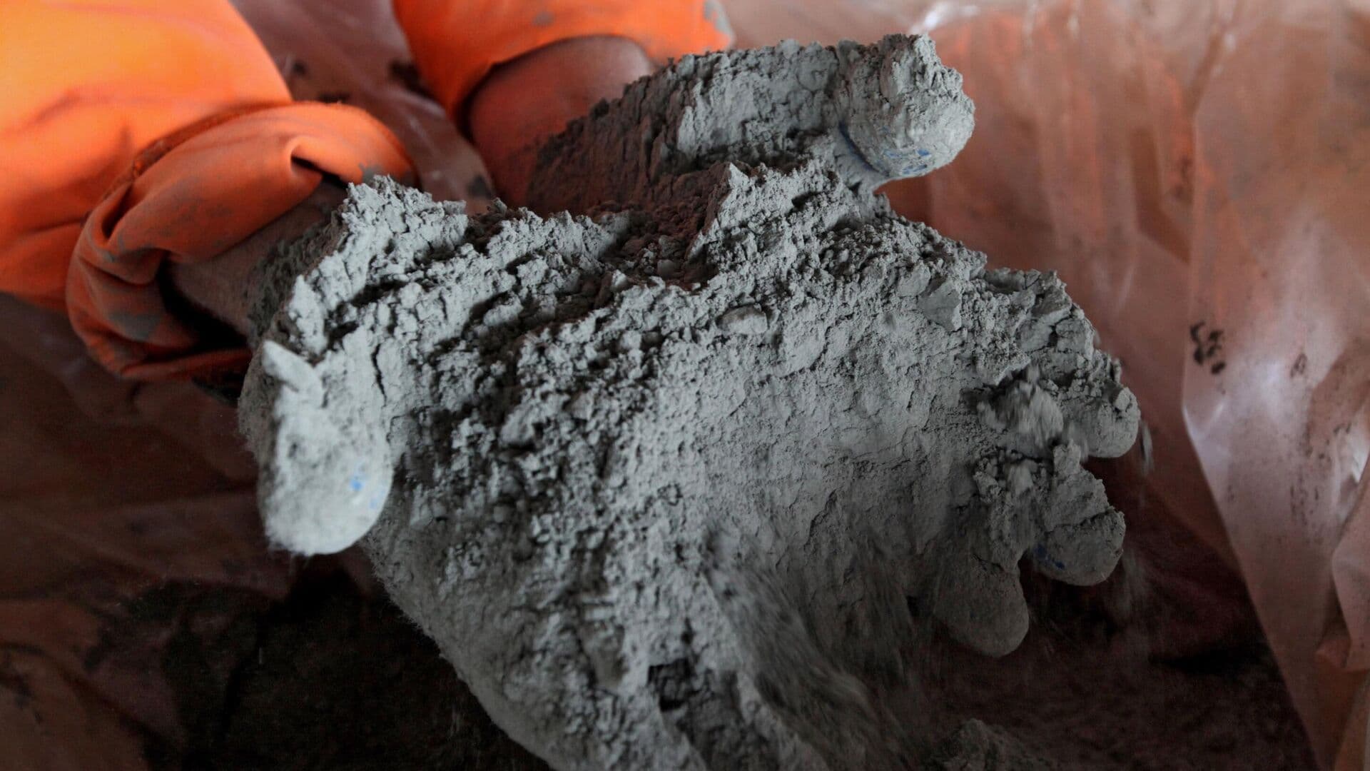 Минпромторг поддержал возврат сертификации импортного цемента