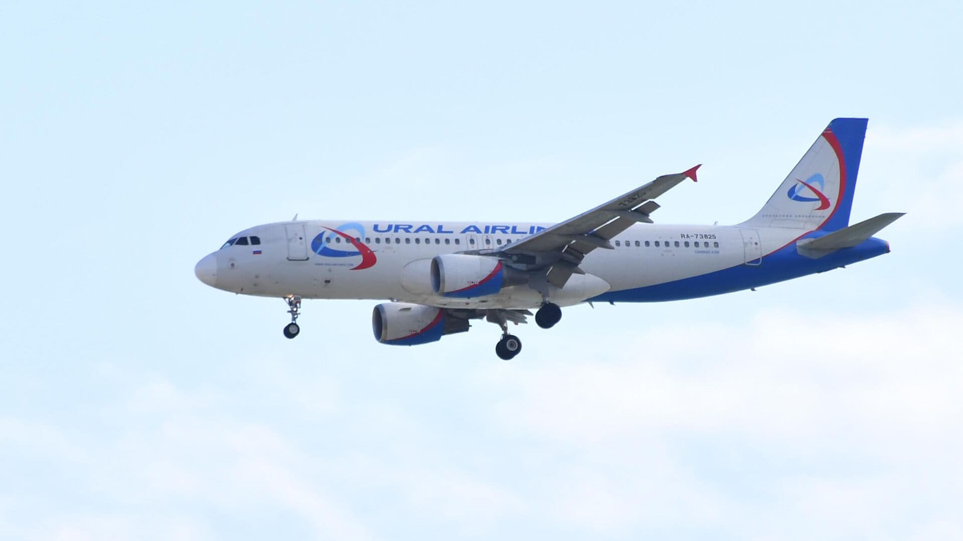 В самолете "Уральских авиалиний" задымился пауэрбанк