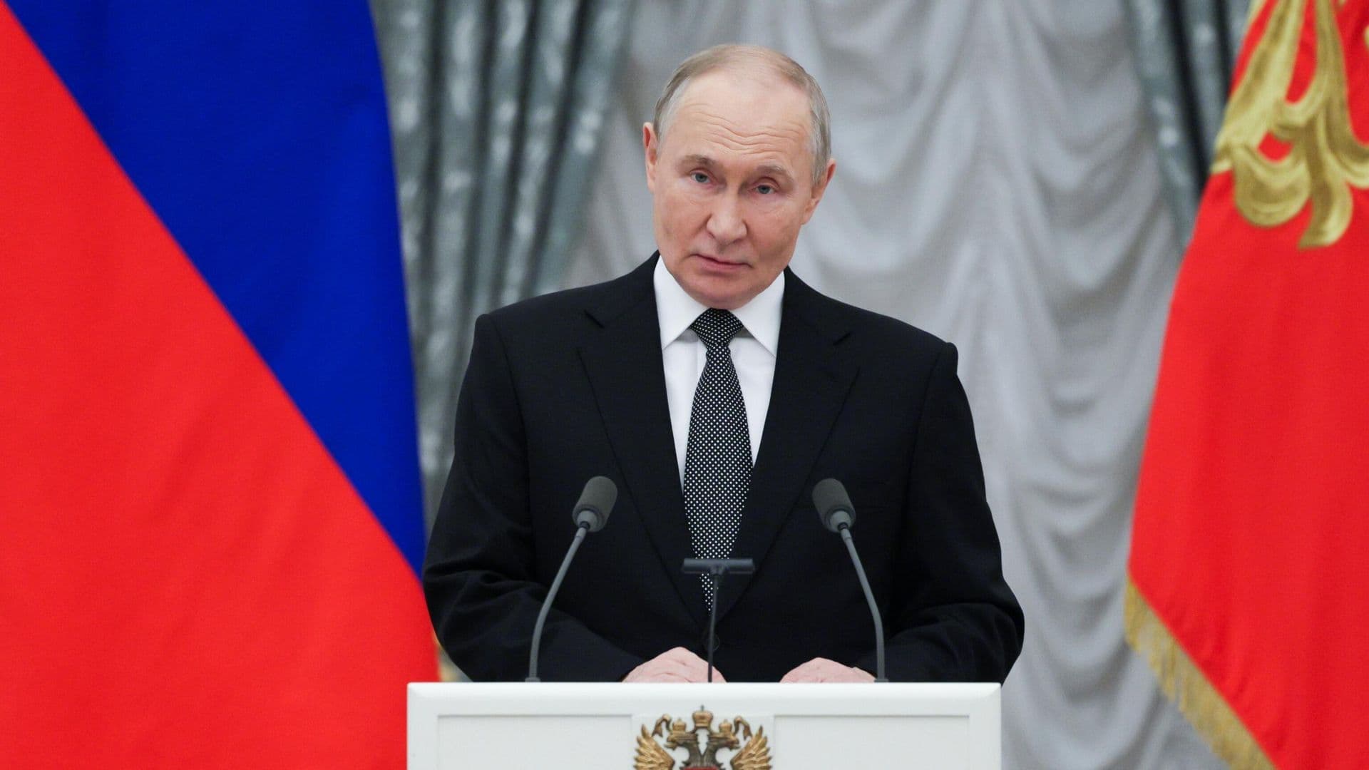 Путин наградил деятелей культуры Южной Осетии