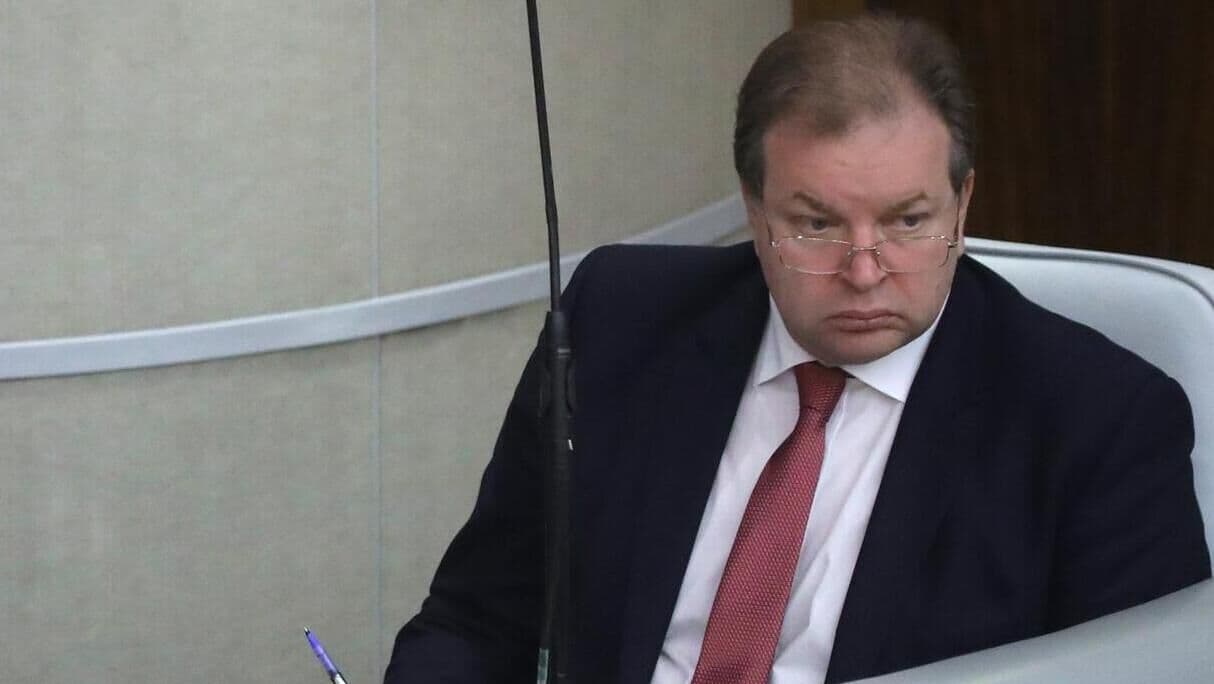 Приставы возбудили дело об аресте активов экс-замглавы Минтранса