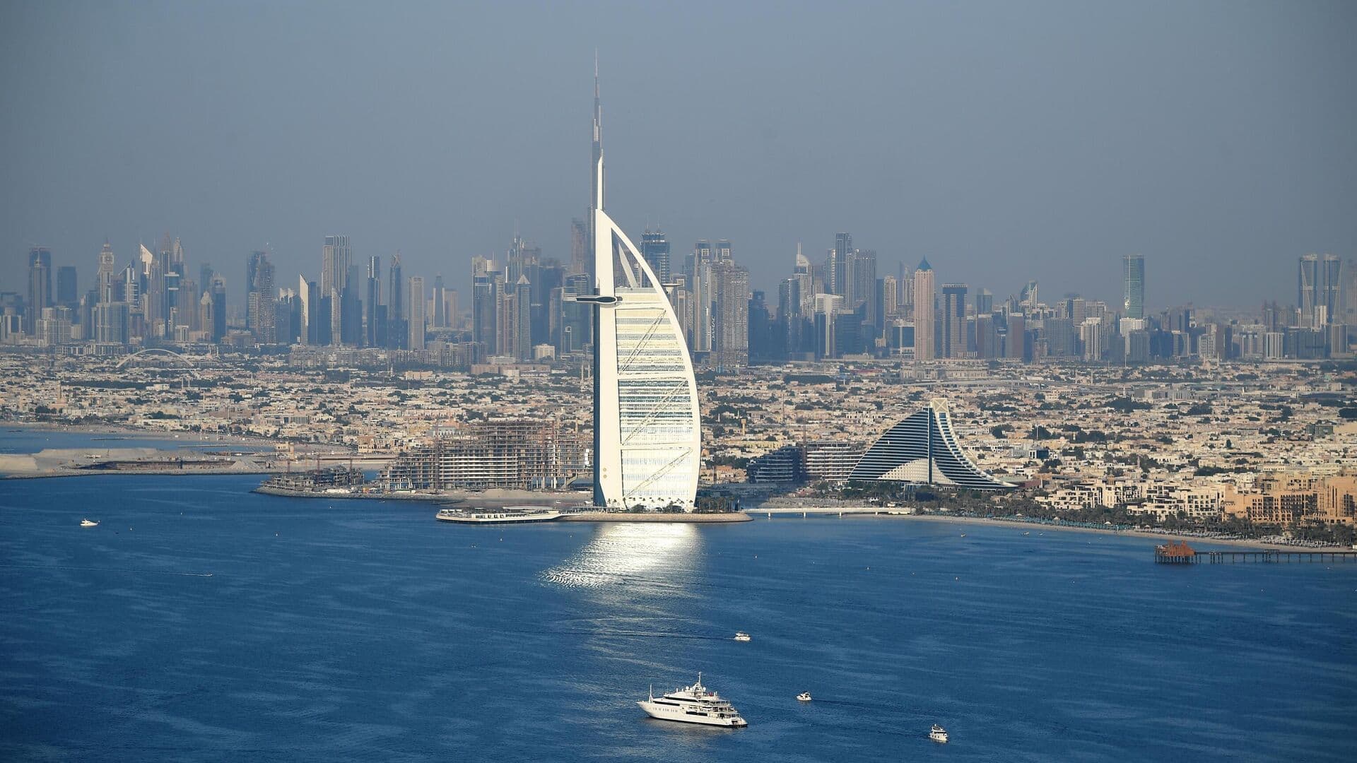 Россиянка рассказала, что ее рейс перенесли из Дубая в соседний эмират