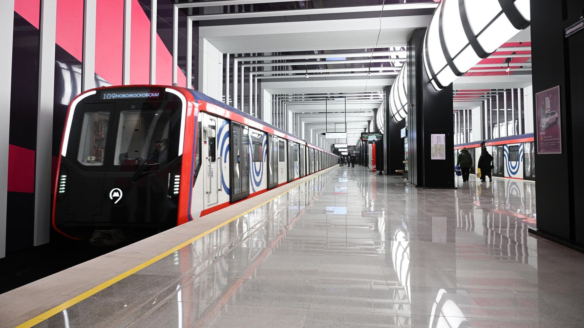 Юрист рассказал, что грозит за отказ показать телефон при проверке в метро