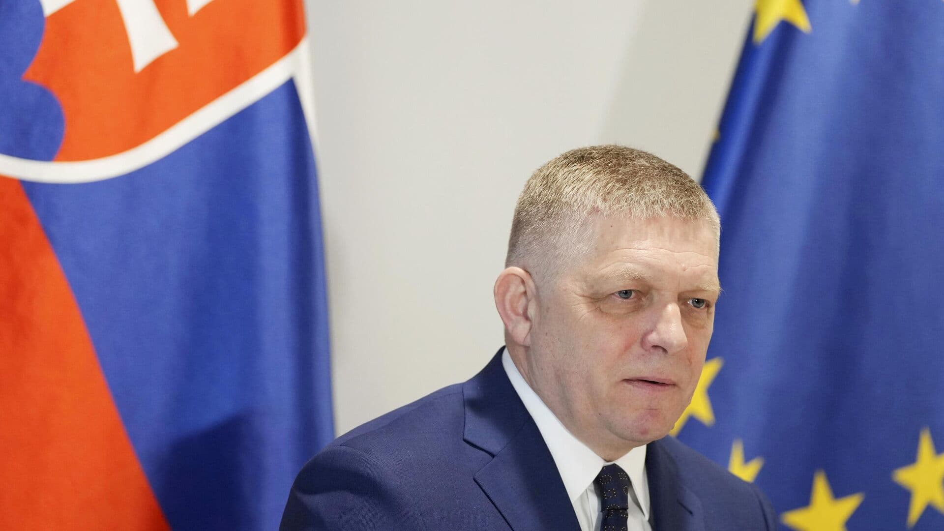 Зеленский угрозами в адрес Орбана перешел красные линии, заявил Фицо