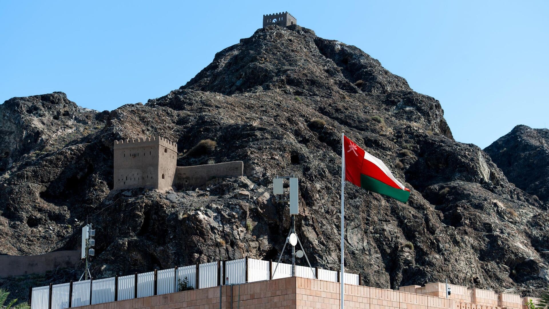 В Маскате начались переговоры США и Ирана, пишут СМИ