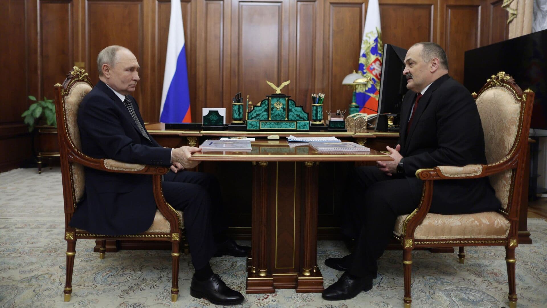 Путин провел встречу с главой Дагестана