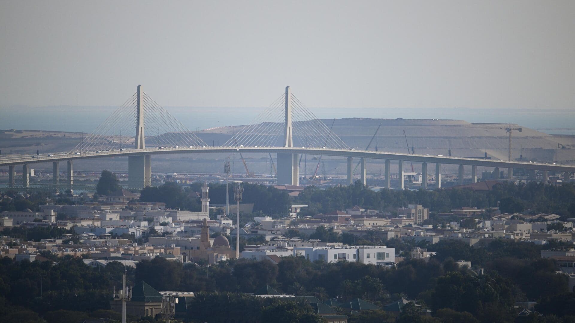 В Абу-Даби приостановили работу завода по переработке газа после обстрела