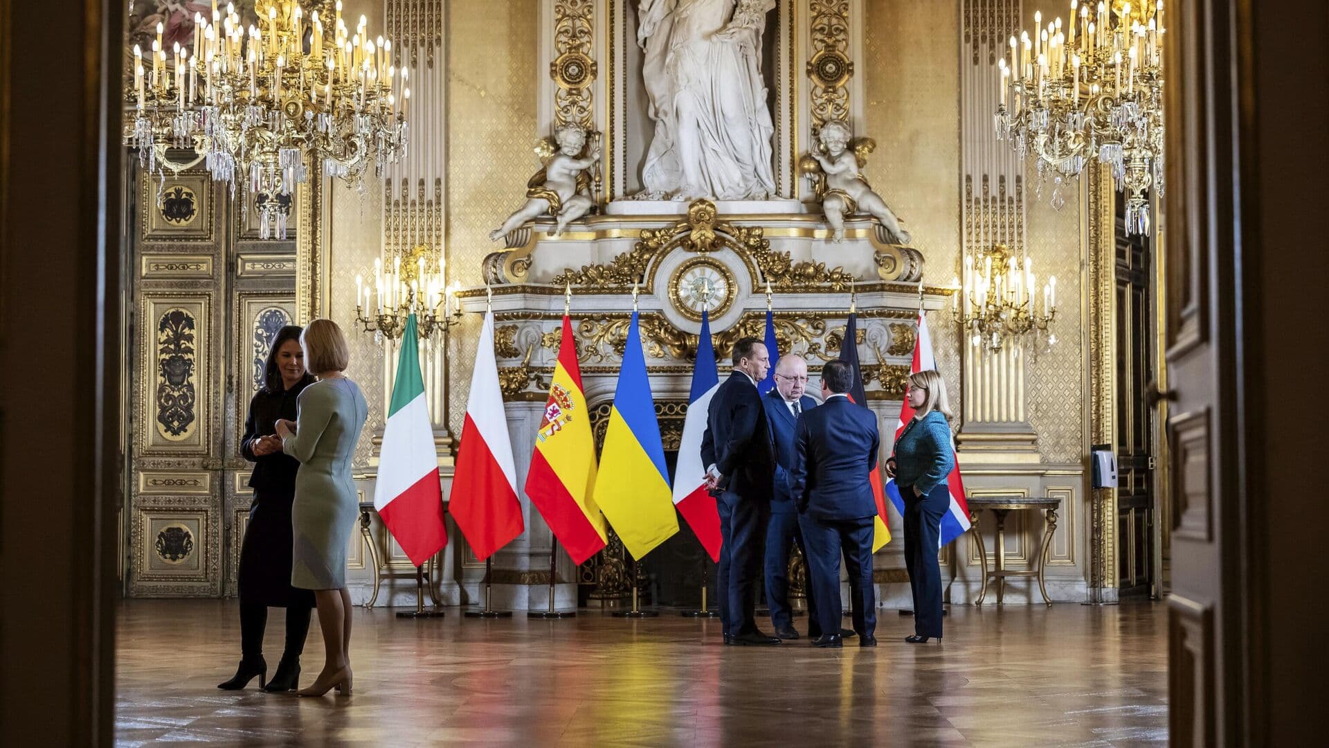 Спасти всех не получится. Европейцы встали перед нелегким выбором