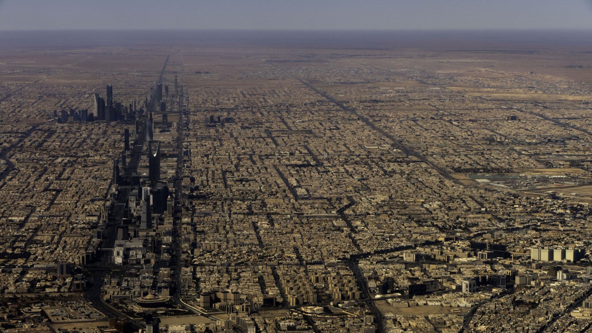 Источник сообщил, кто на самом деле ударил по отелю в Эр-Рияде