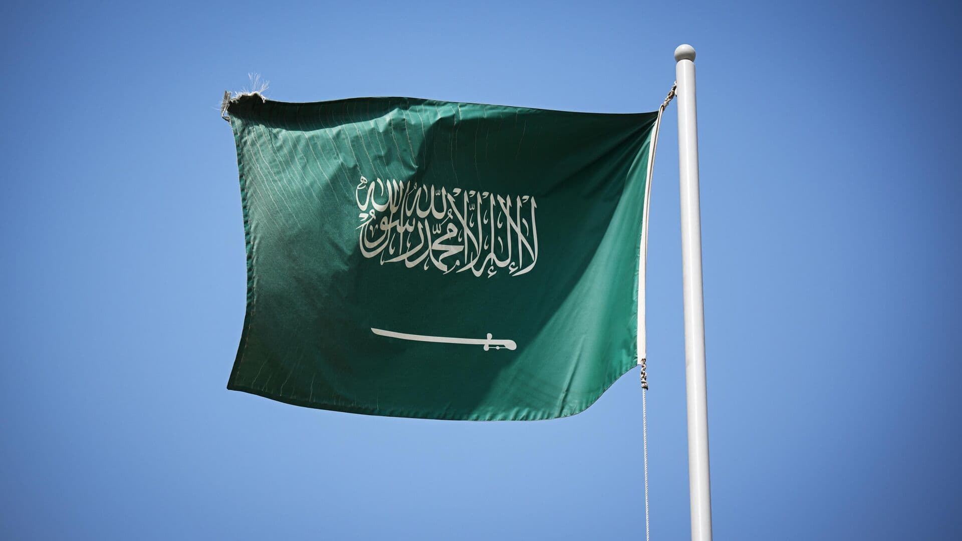 К юго-востоку от Эр-Рияда около авиабазы уничтожили пять БПЛА