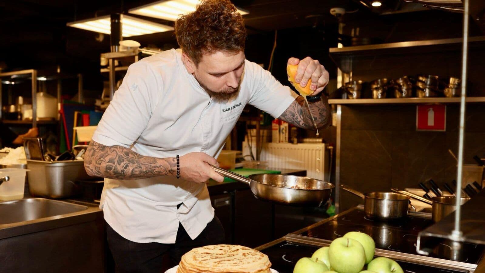 Россиянам рассказали, как приготовить красные блины