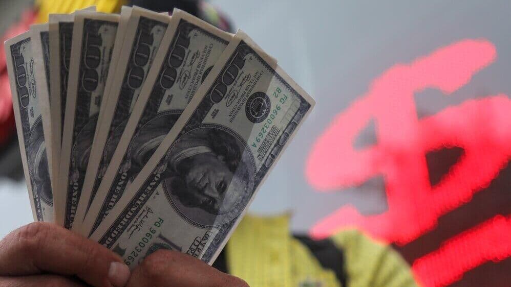 Эксперт рассказал, будет ли доллар стоить 100 рублей к концу года