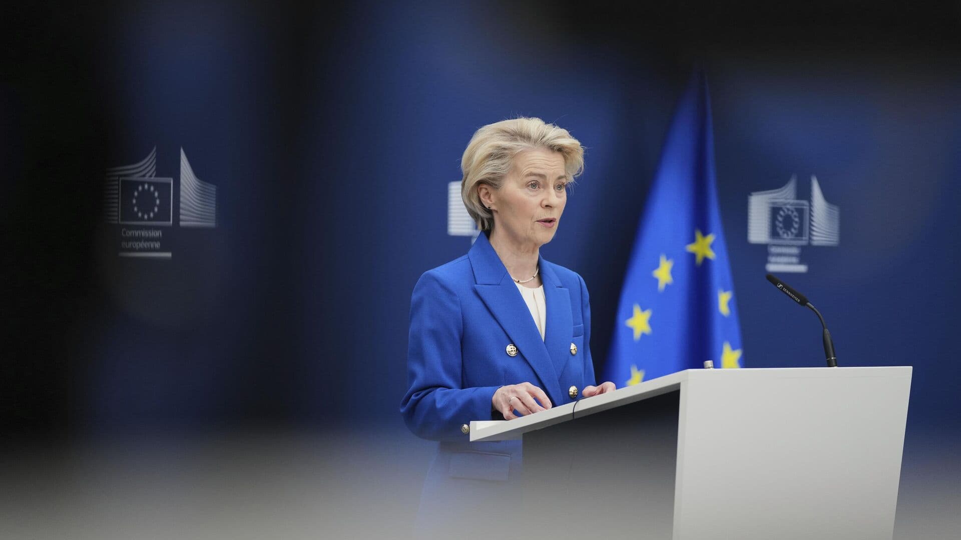 Фон дер Ляйен и Зеленский устроили политический театр, заявил Сийярто