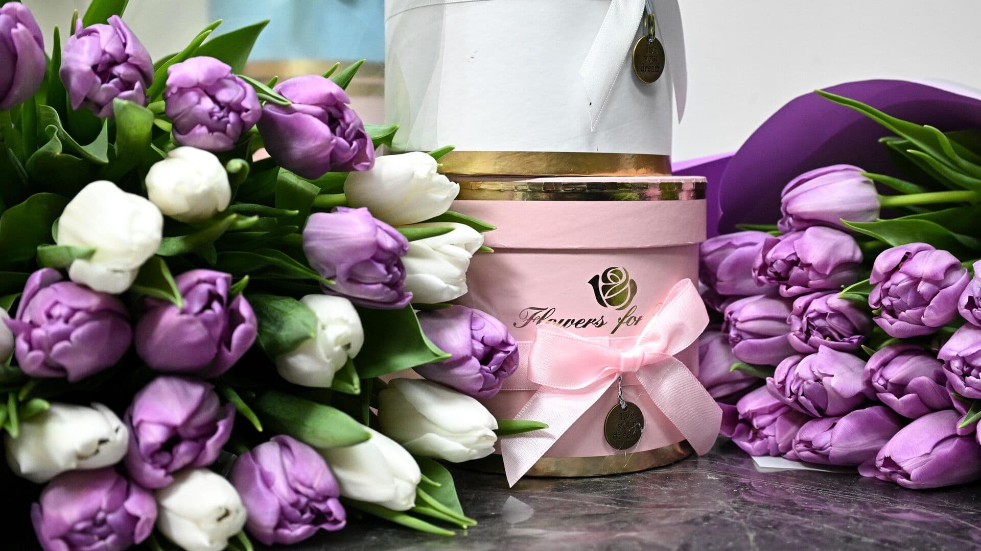 Стало известно, сколько россияне готовы потратить на подарок к 8 Марта