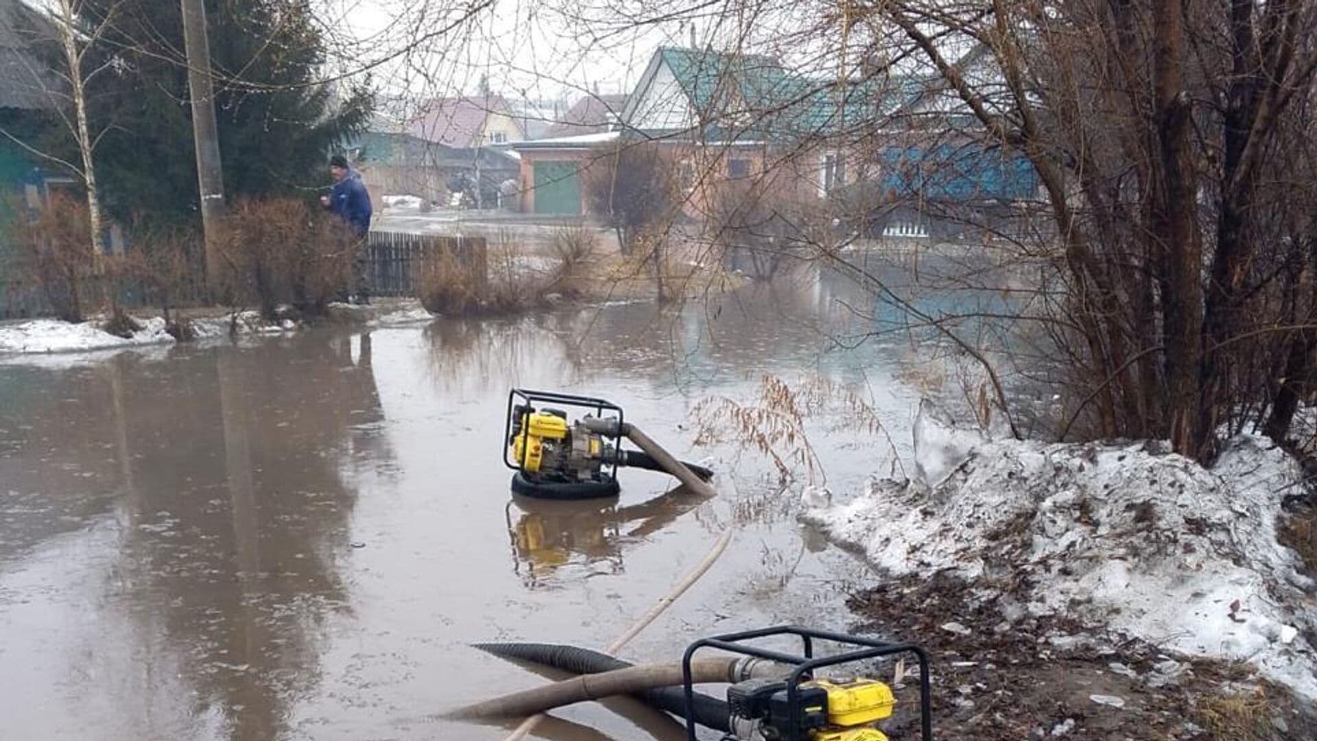 Более 100 студентов эвакуировали из-за паводка в Красноярском крае