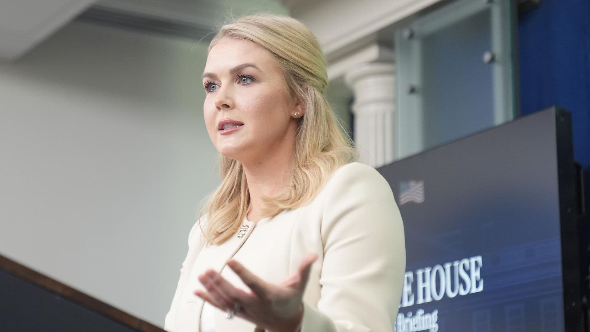 Левитт заявила, что США могут нанести удар по Ирану в любое время