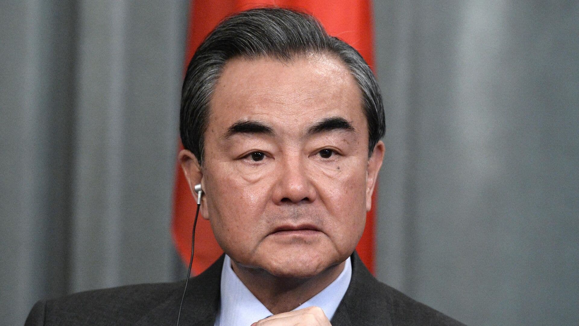 Ван И заявил о важности защиты гражданских объектов на Ближнем Востоке