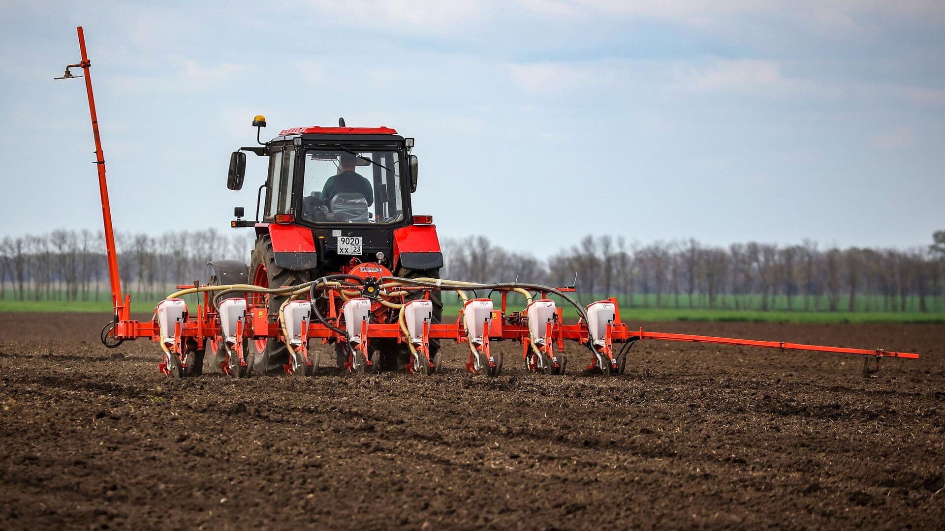 Посевная на Кубани уже идет полным ходом, отметил Путин