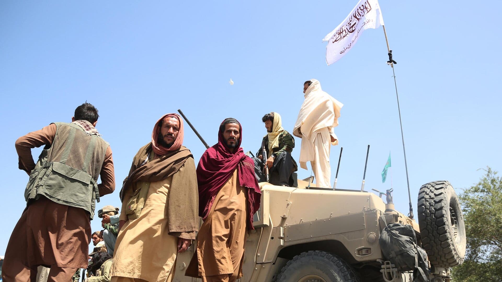 СМИ: глава МО Пакистана заявил о начале открытой войны с талибами