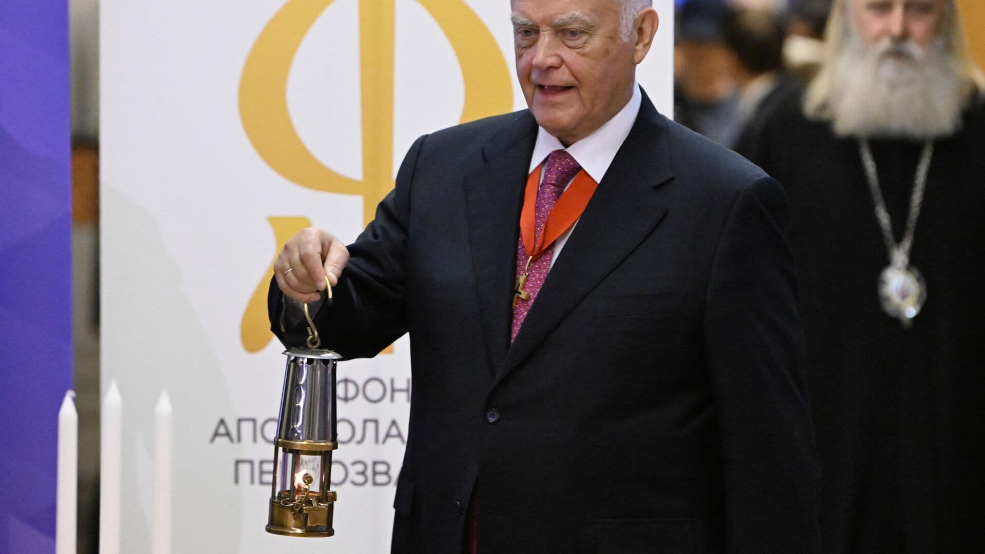 В ФАП рассказали, в какие храмы доставят Благодатный огонь