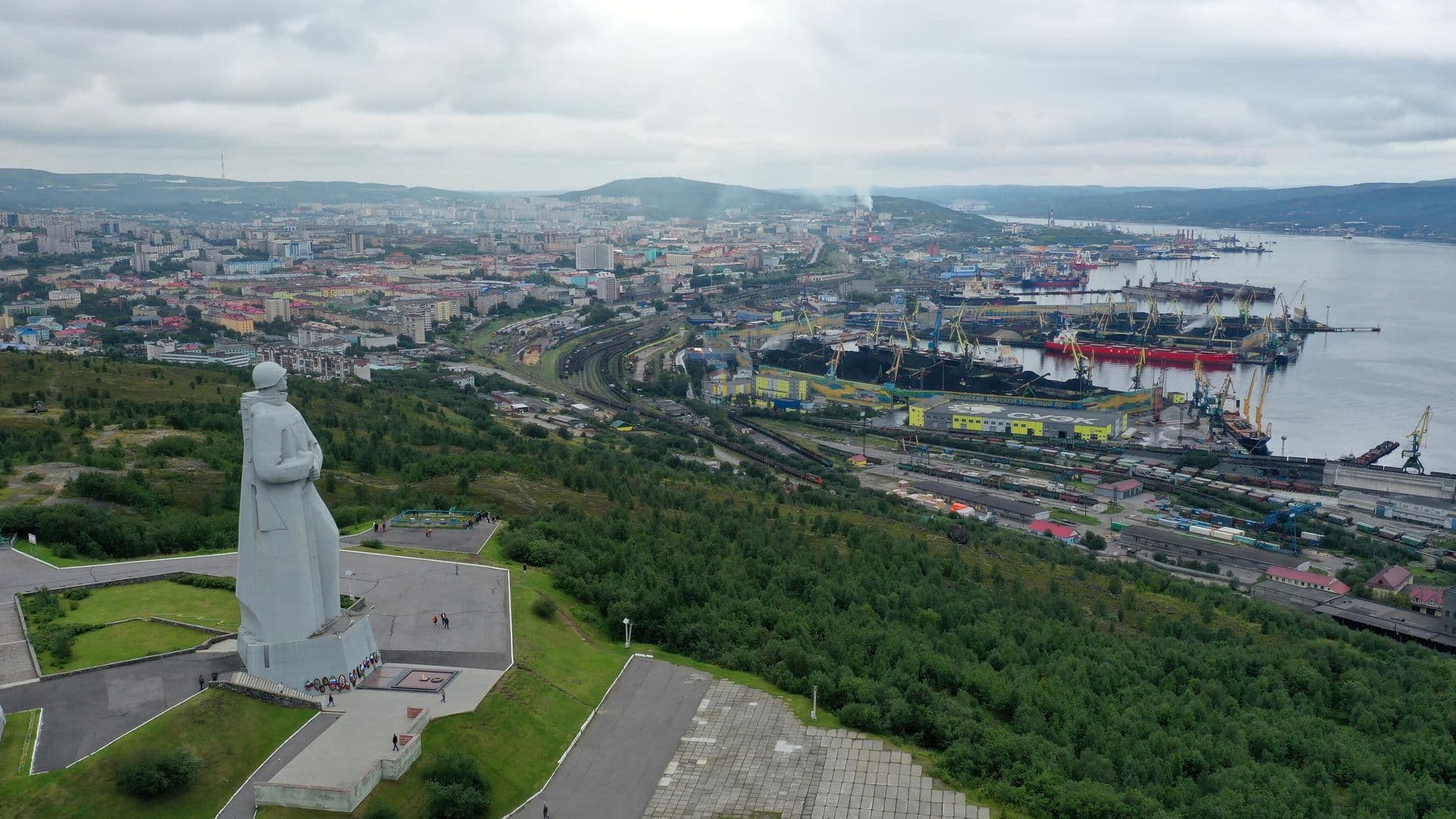 В Мурманской области стартовал купальный сезон за полярным кругом