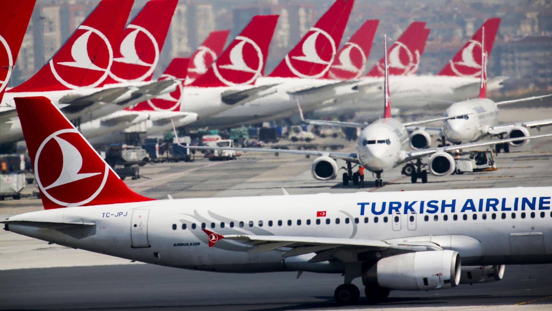 Турецкие авиакомпании не будут летать в Иран и Ирак минимум до 9 марта