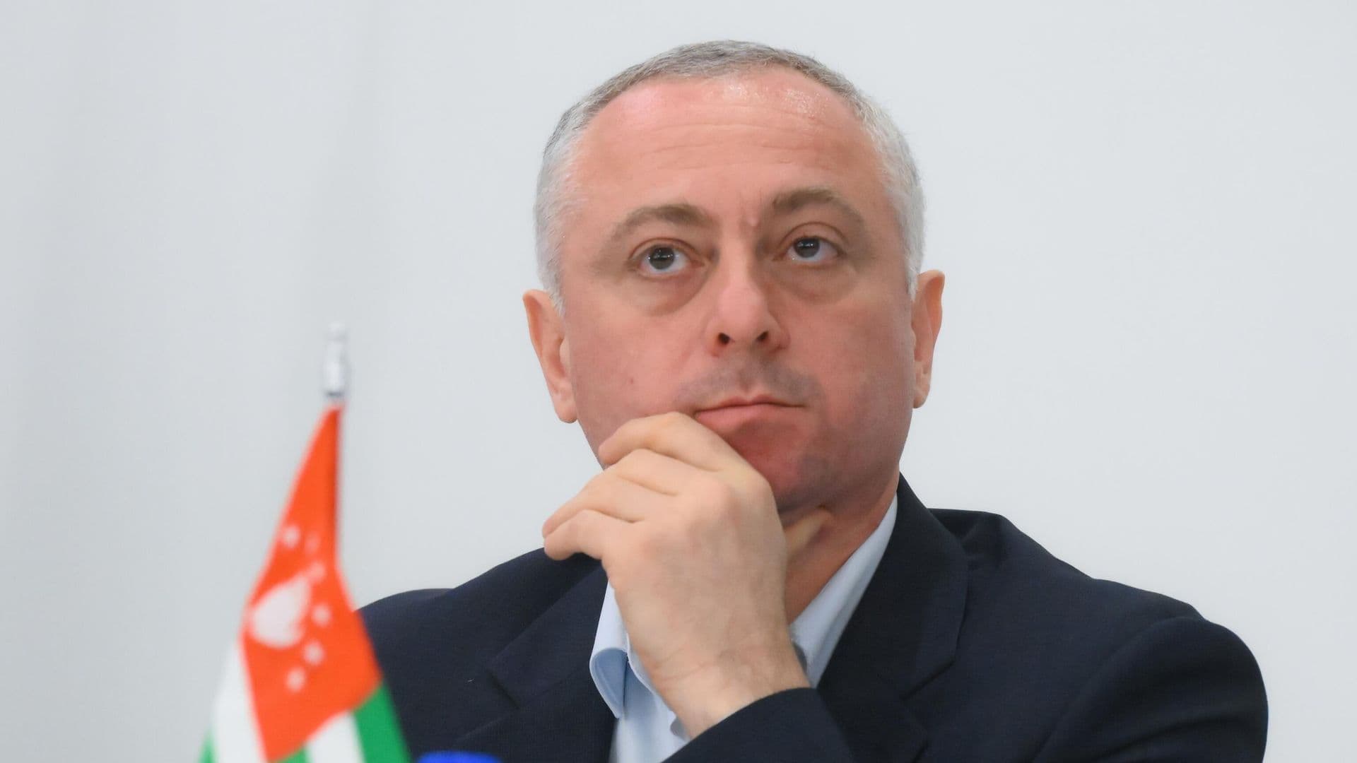 Президент Абхазии проголосовал на выборах депутатов Госдумы России