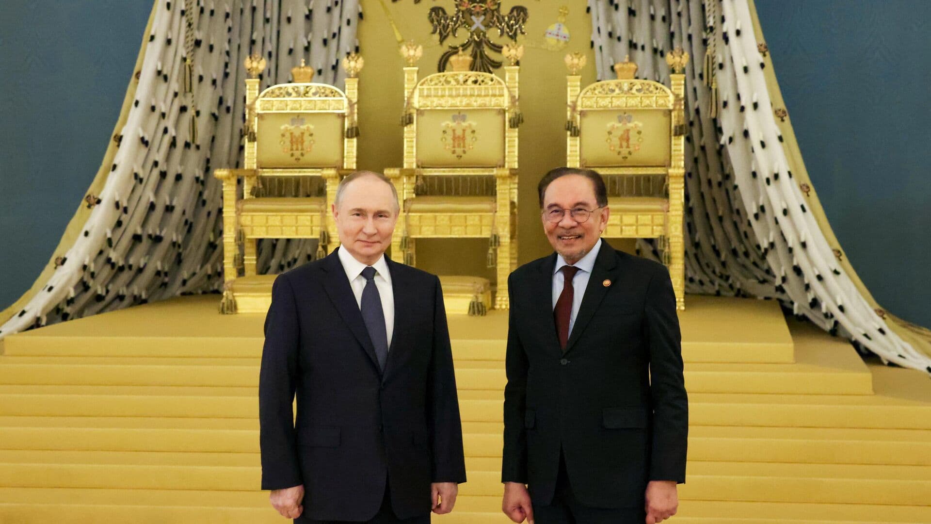 Премьер Малайзии вспомнил разговор с Путиным о трех тронах