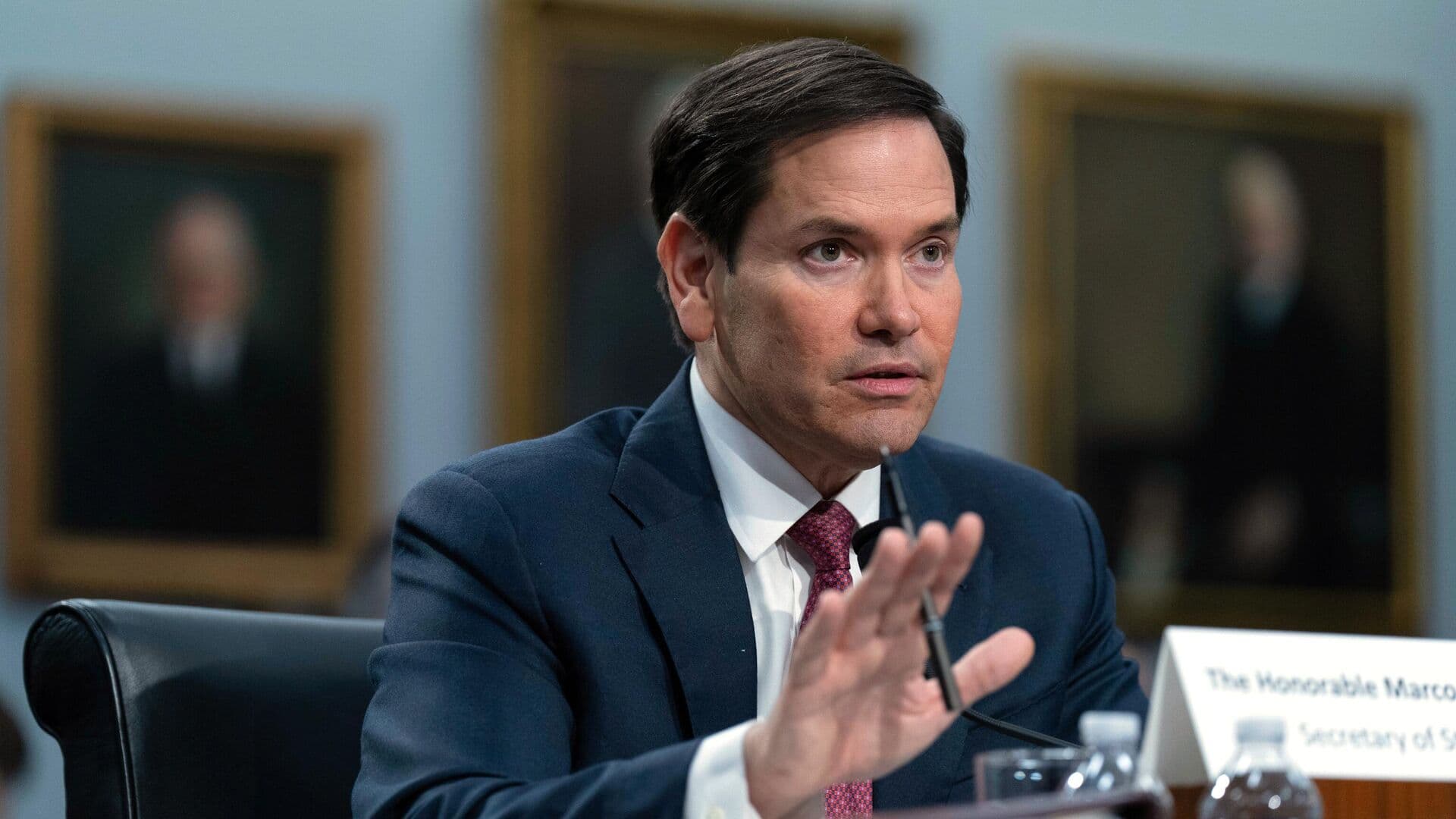 Киев должен пойти на уступки для прекращения конфликта, считает Рубио