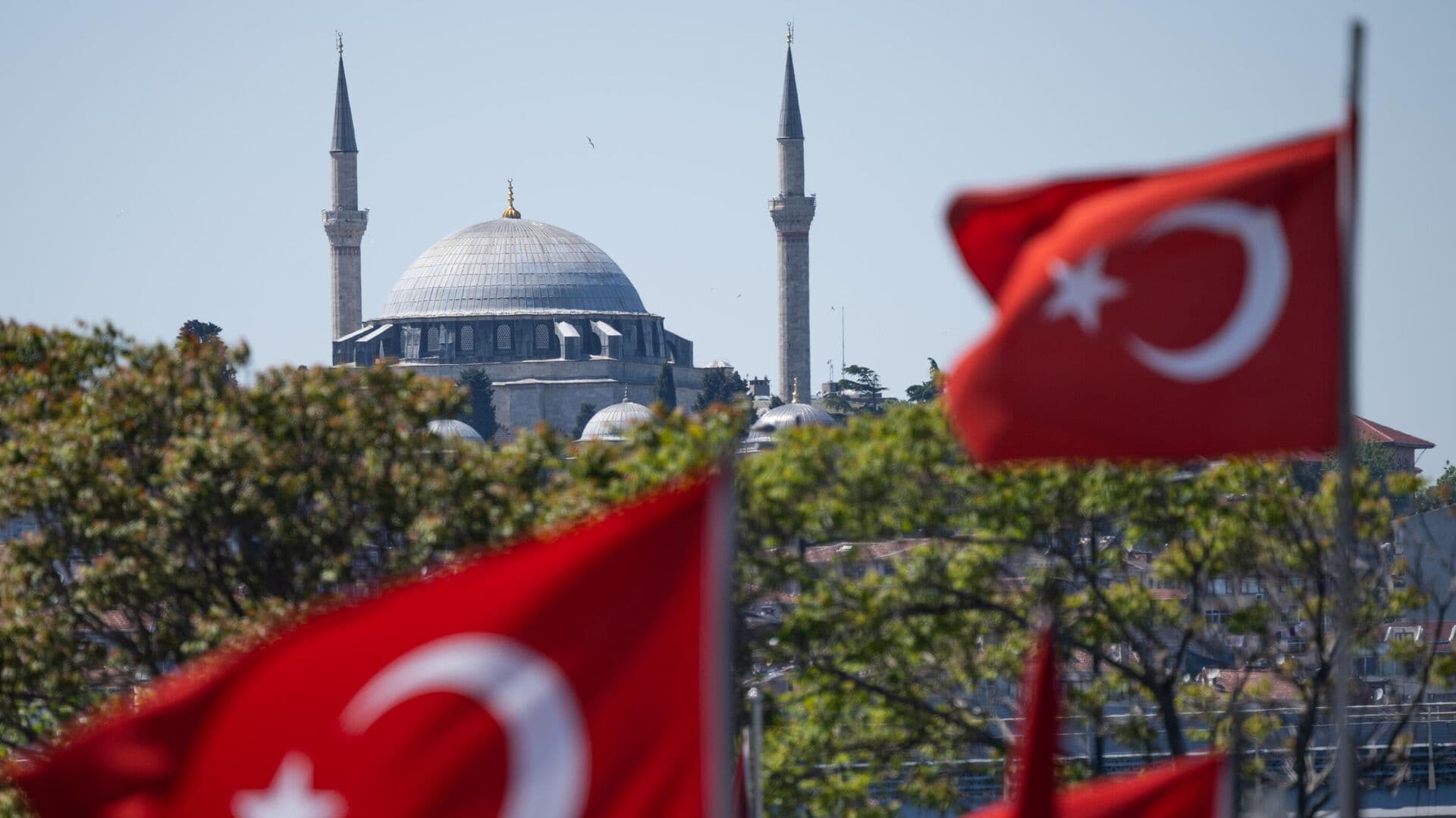 Турция не хочет быть стороной конфликта на Ближнем Востоке, заявил источник