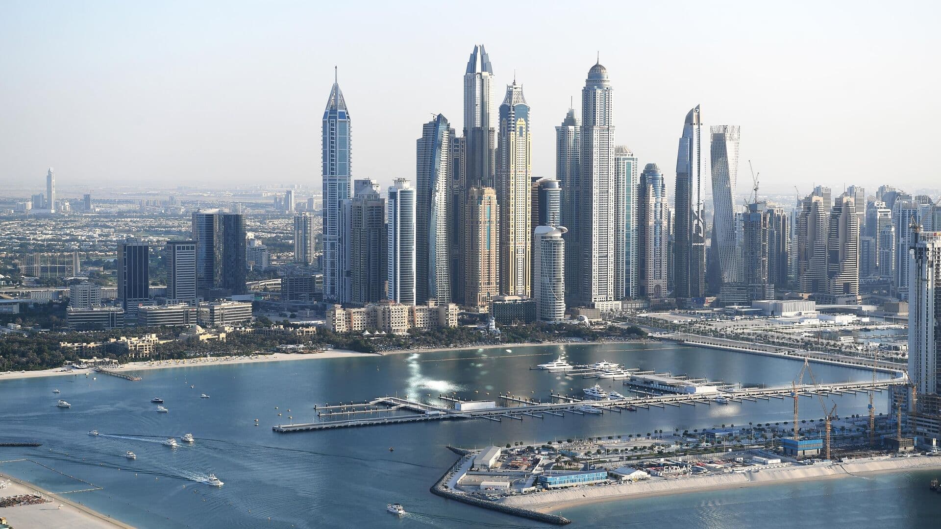 Российская туристка рассказала о взрывах над отелем в районе Дубай Марина