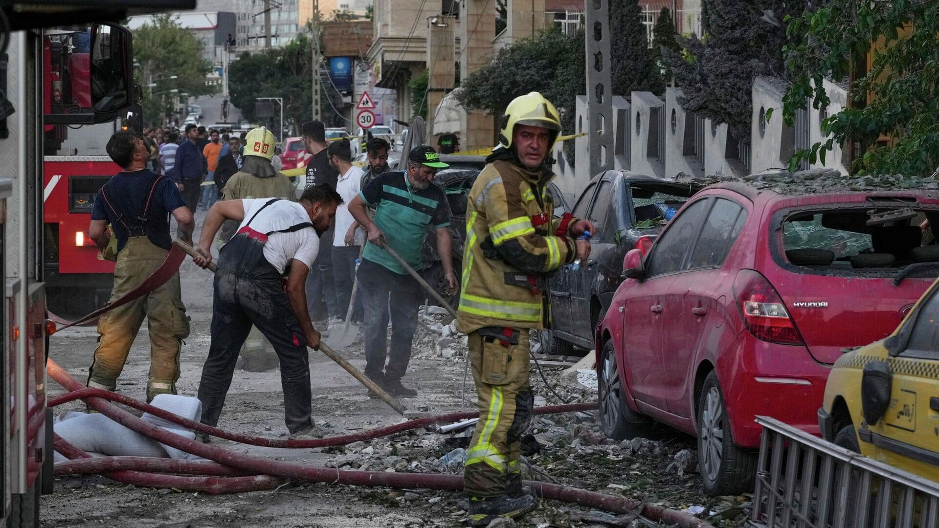 В Тегеране из-за обстрела США и Израиля разрушены жилые дома, пишут СМИ