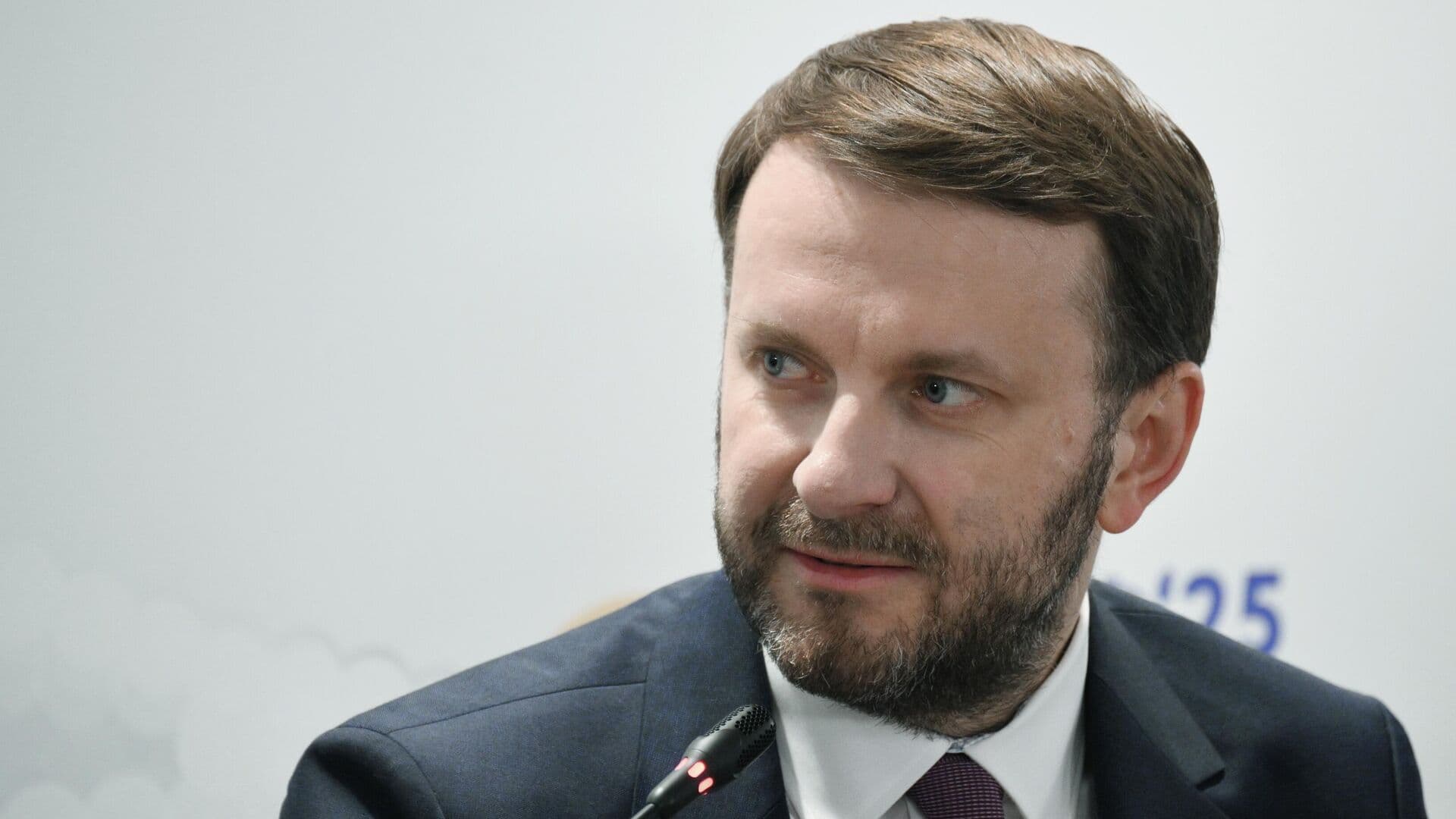 Санкции не повлияли на объемы внешней торговли России, заявил Орешкин