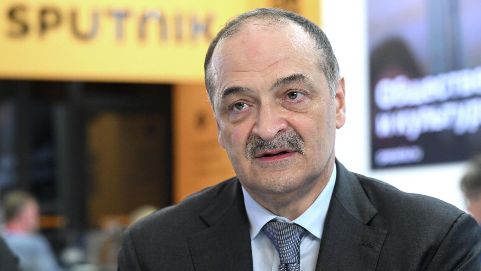 Меликов поручил оказать финансовую помощь муниципалитетам Дагестана