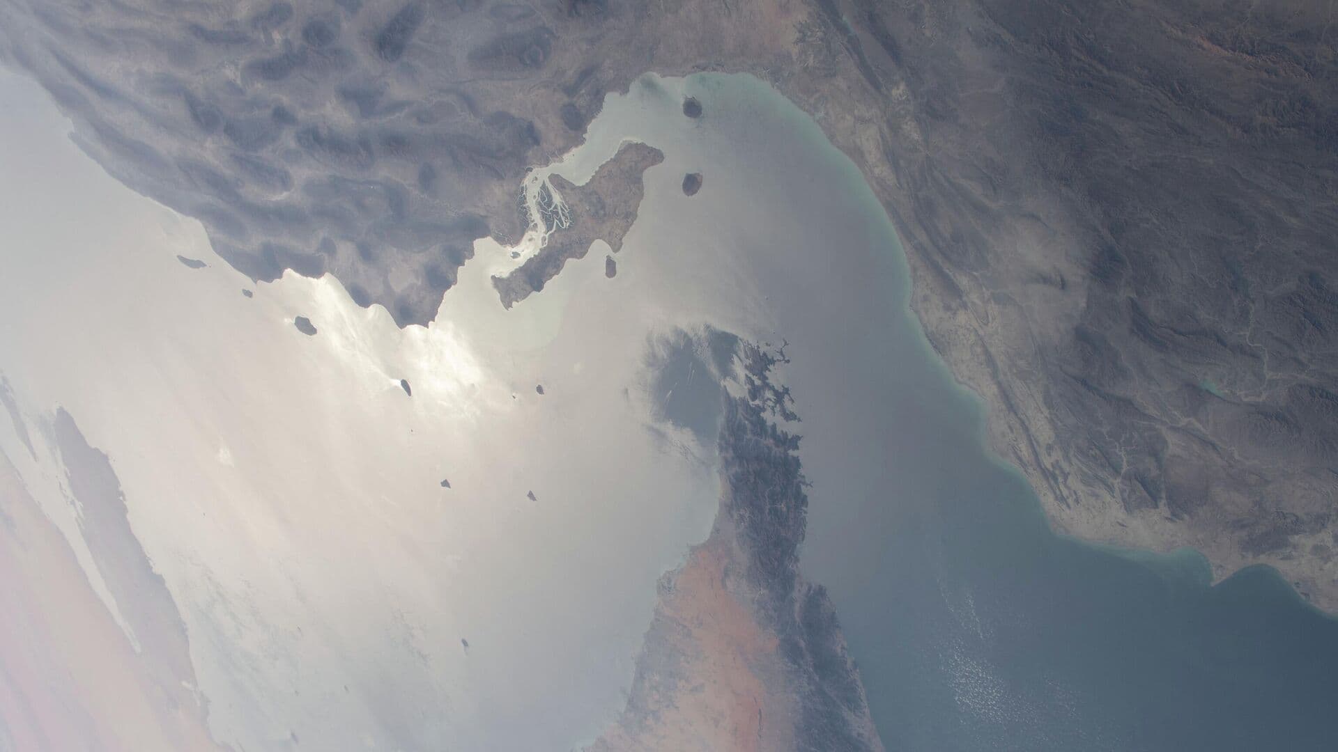 В Ормузском проливе не зафиксировали происшествий с российскими судами