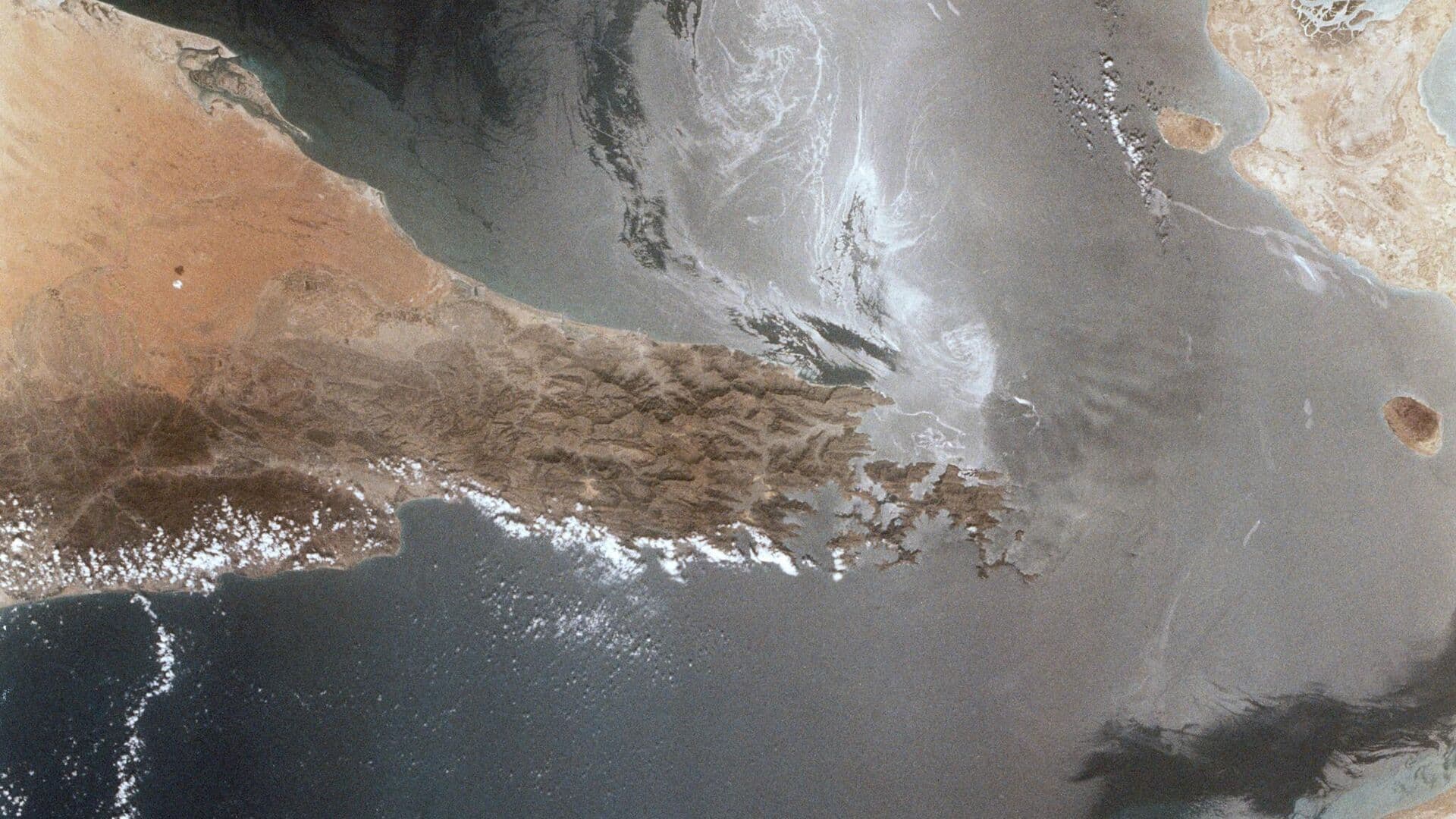 В Иране заявили о невозможности торговли через Ормузский пролив