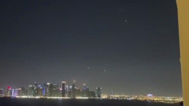 Катара заявил, что ПВО перехватила запущенные по эмирату ракеты