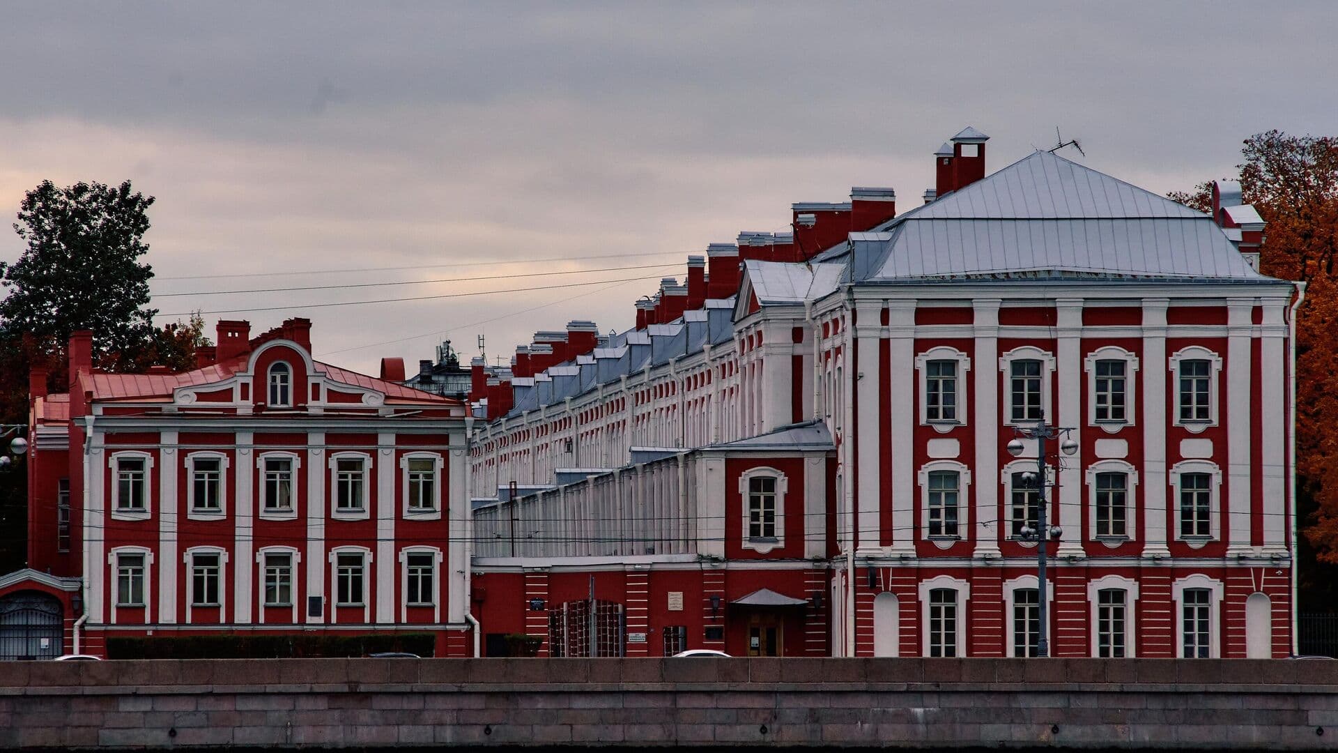 СПбГУ на ПМЮФ показал выдающихся выпускников юрфака