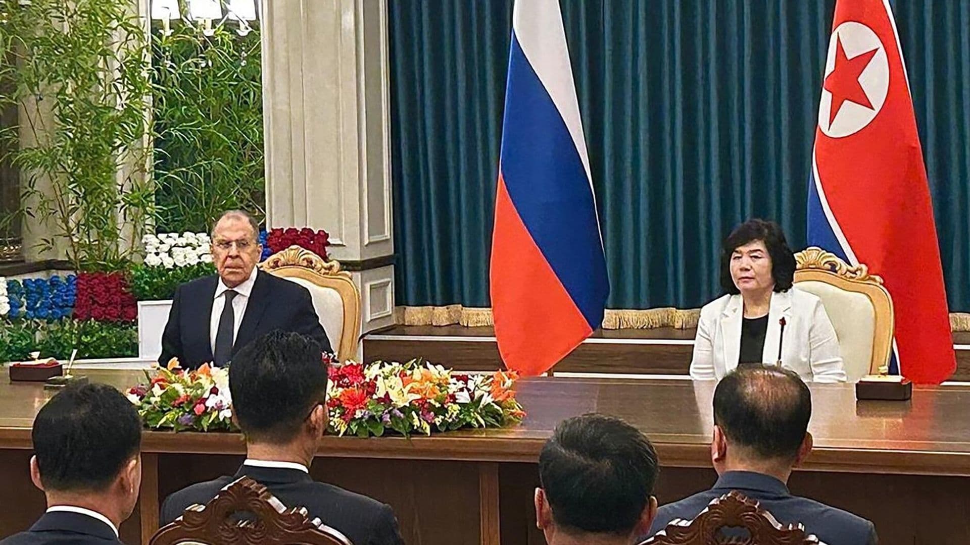 Главы МИД России и КНДР назвали причину деградации обстановки в мире