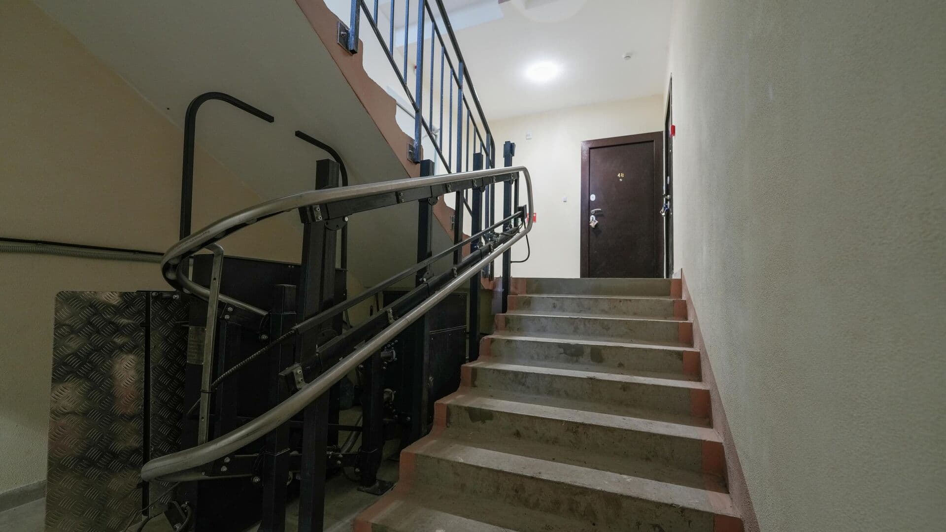 Россиянам грозит штраф за хранение колясок и велосипедов в подъезде