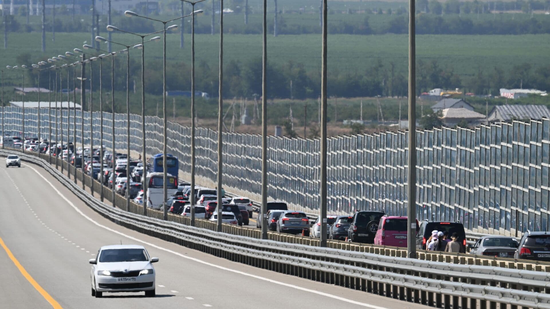 Минтранс рассказал о новациях в правилах проезда по Крымскому мосту