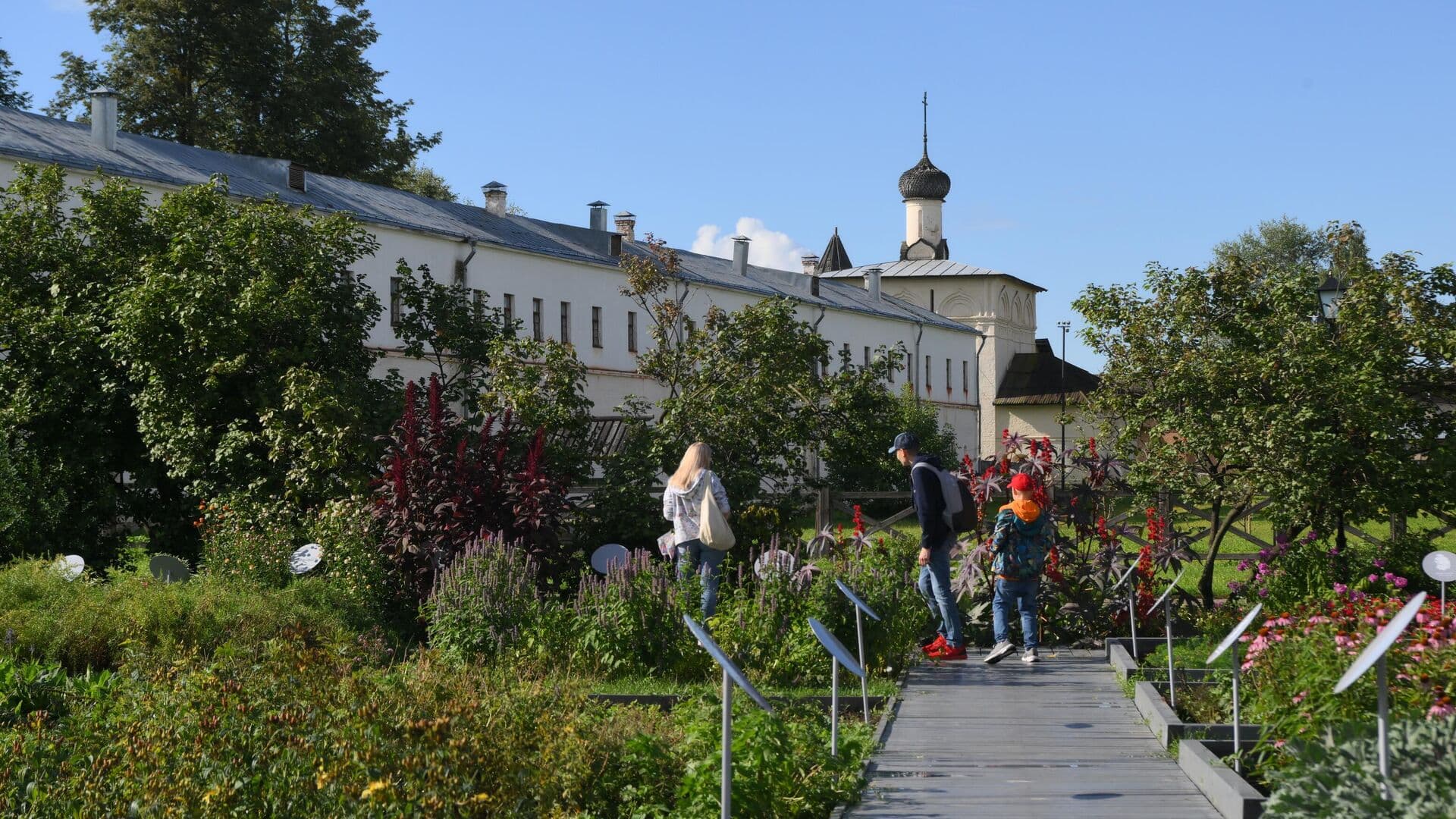 Туроператор рассказал о ценах на поездки по Золотому кольцу