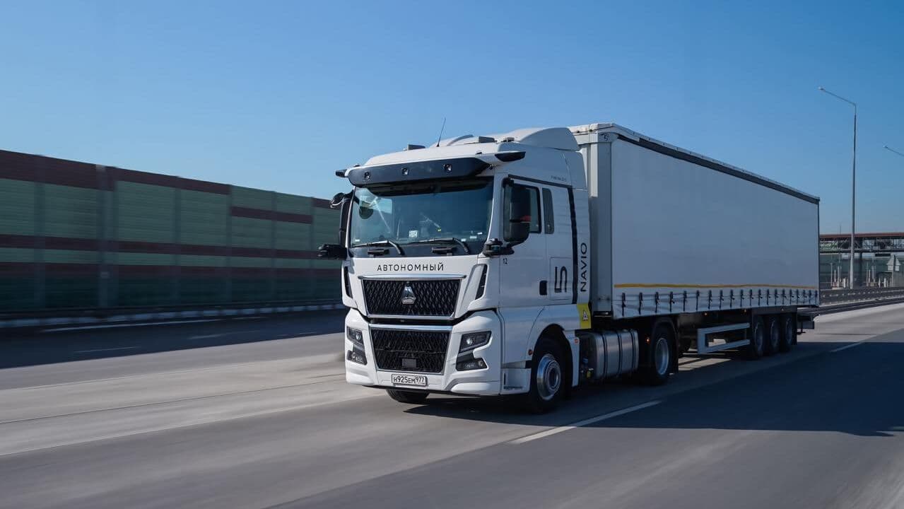 Путин рассказал о расширении географии применения беспилотных грузовиков