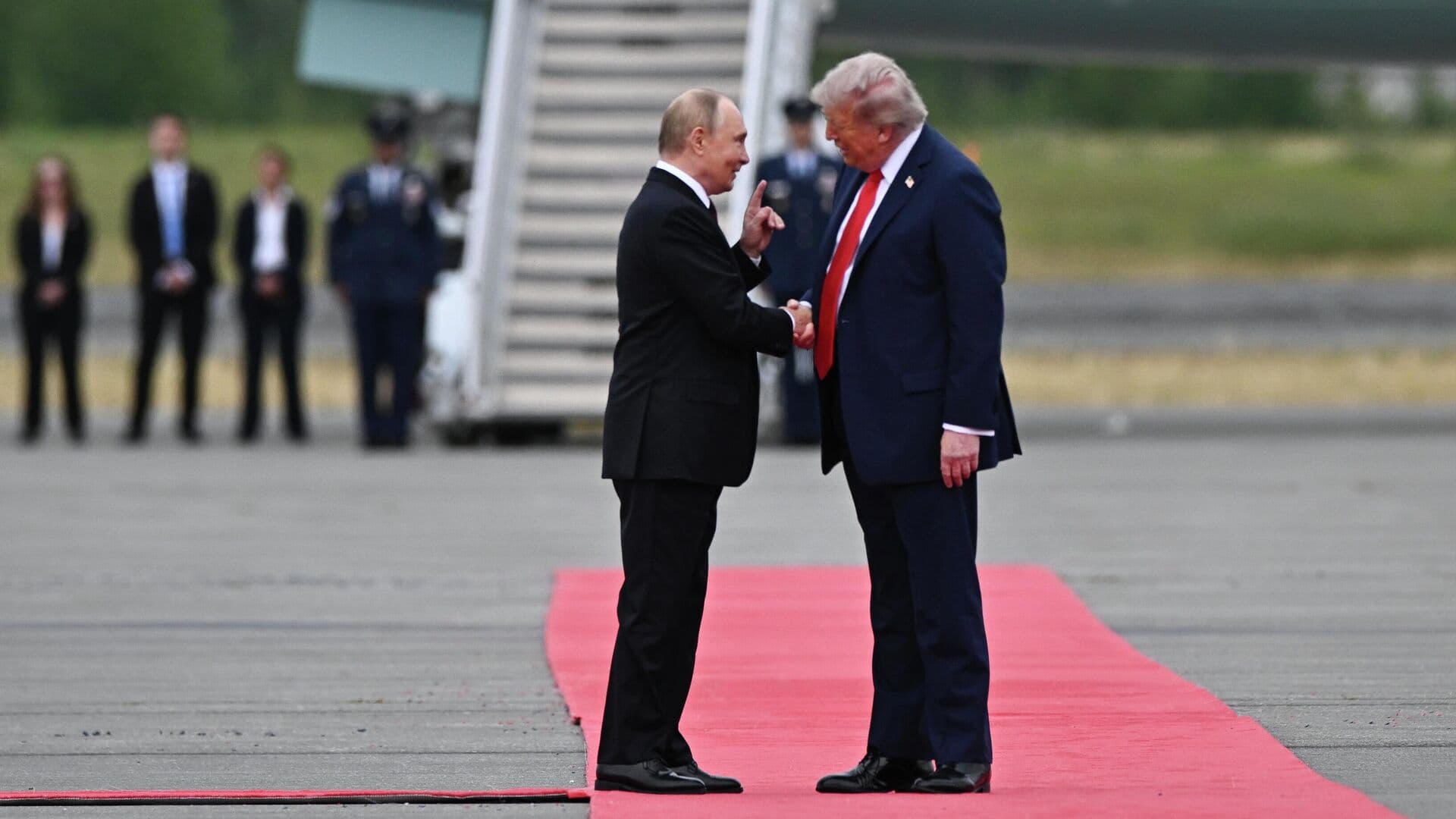 Путин обрисовал Трампу реальную картину на поле боя, заявил Ушаков