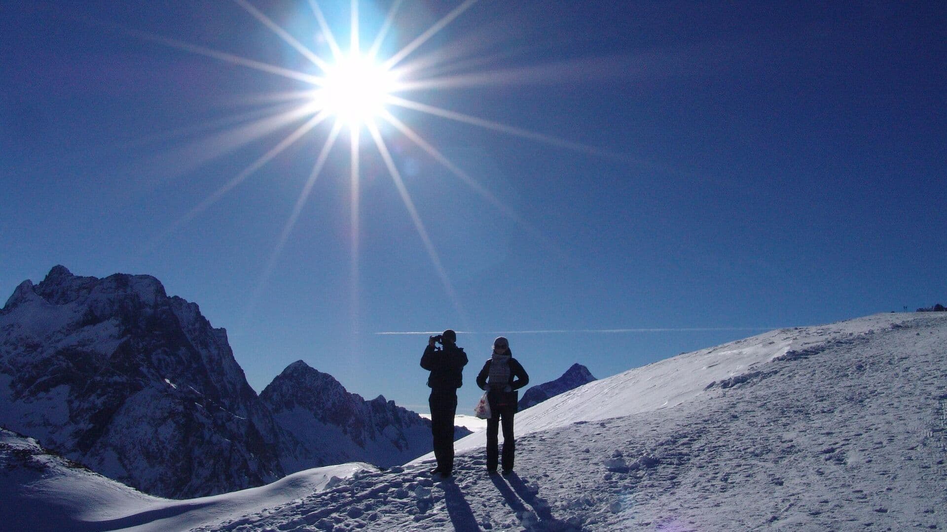 С Эльбруса эвакуировали получившего травмы незарегистрированного туриста