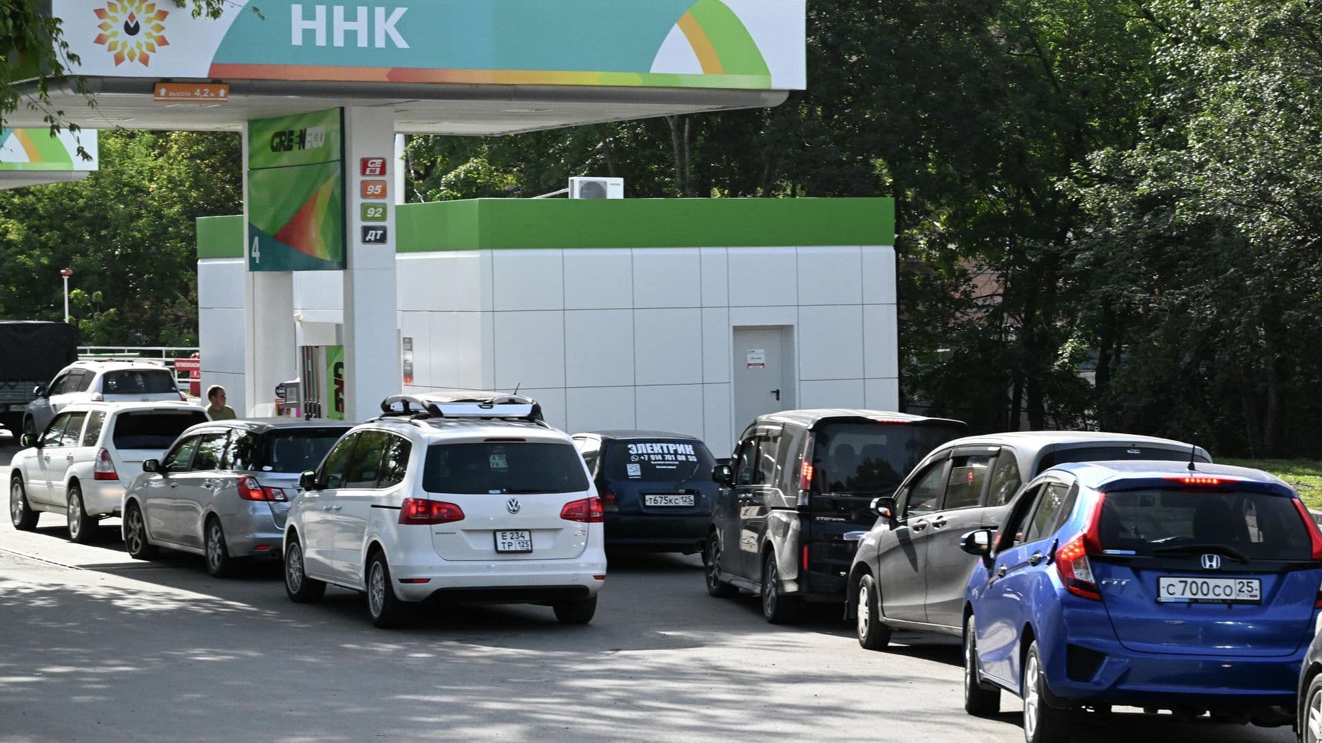 Новак назвал основные источники покрытия дефицита бензина