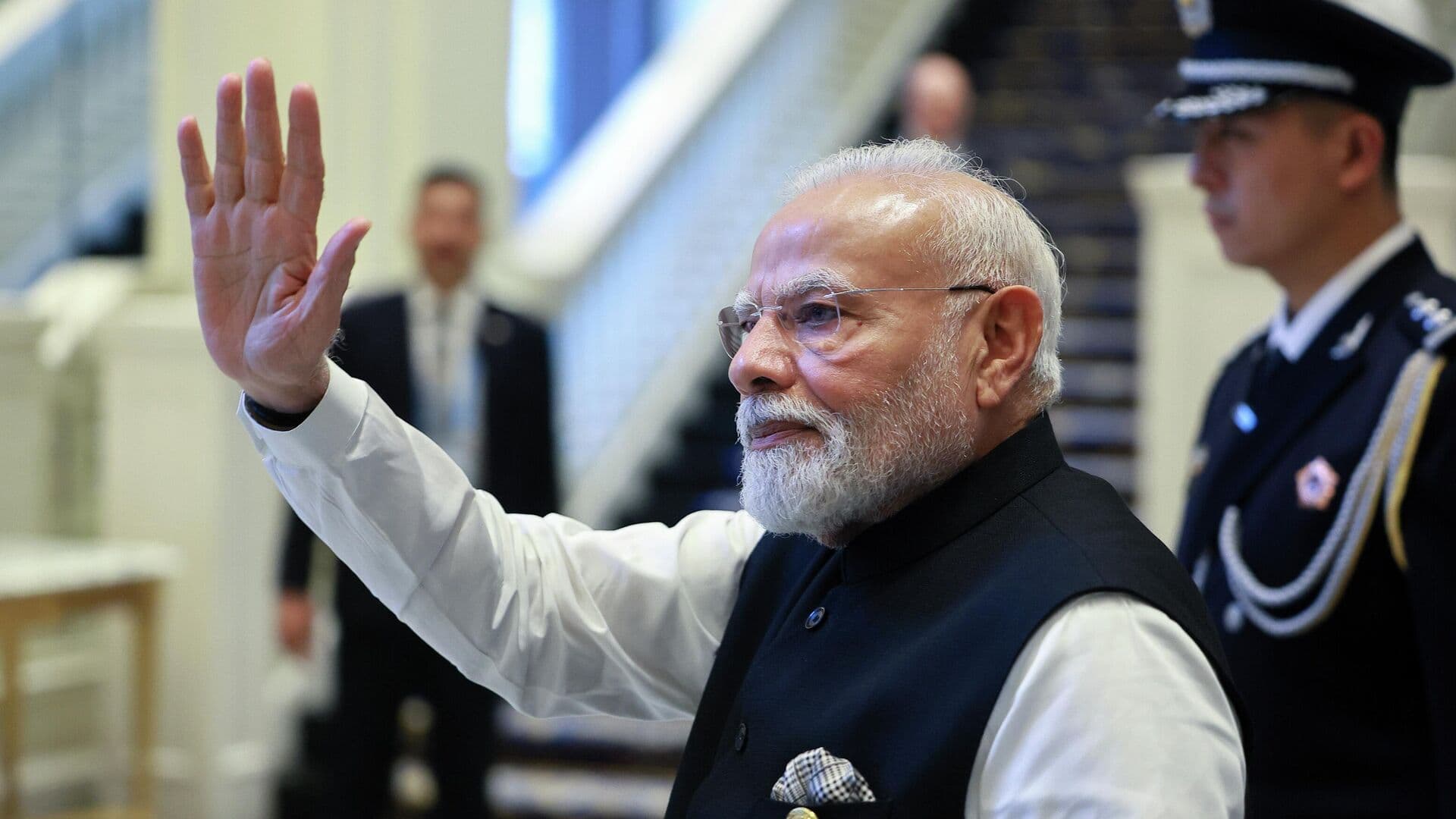 Моди и Макрон обсудили необходимость деэскалации на Ближнем Востоке