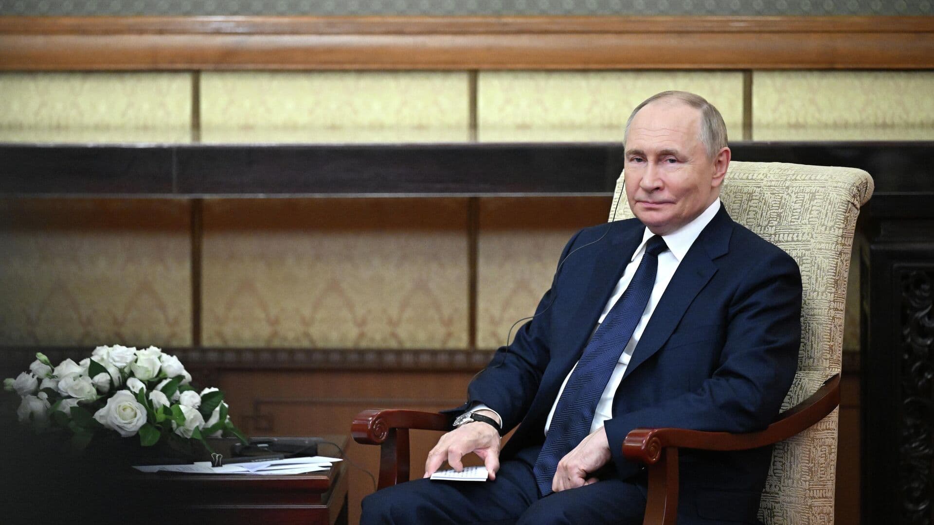 Ушаков рассказал, кто будет сопровождать Путина в КНР