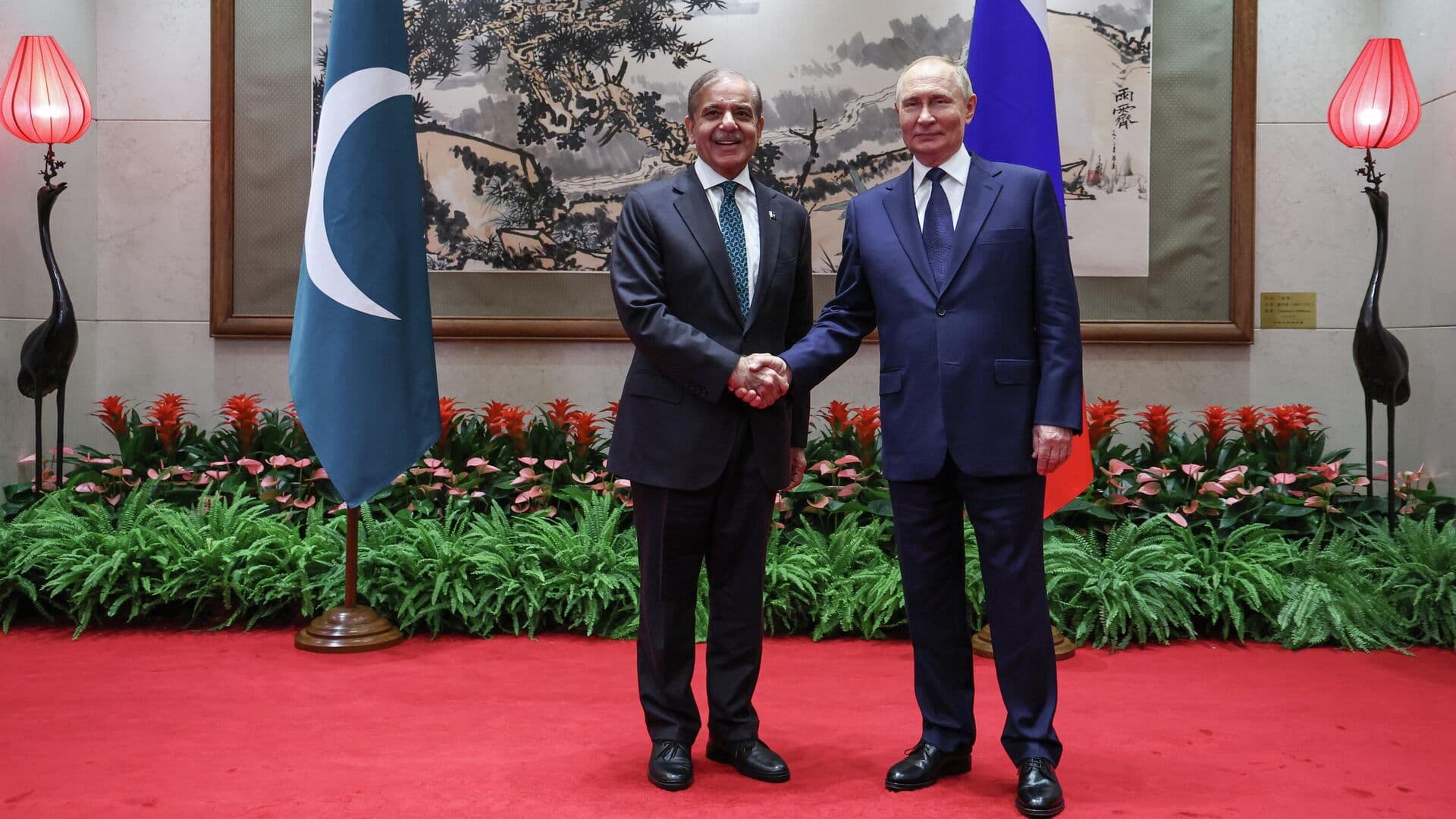 Песков рассказал о подготовке контактов Путина и премьера Пакистана