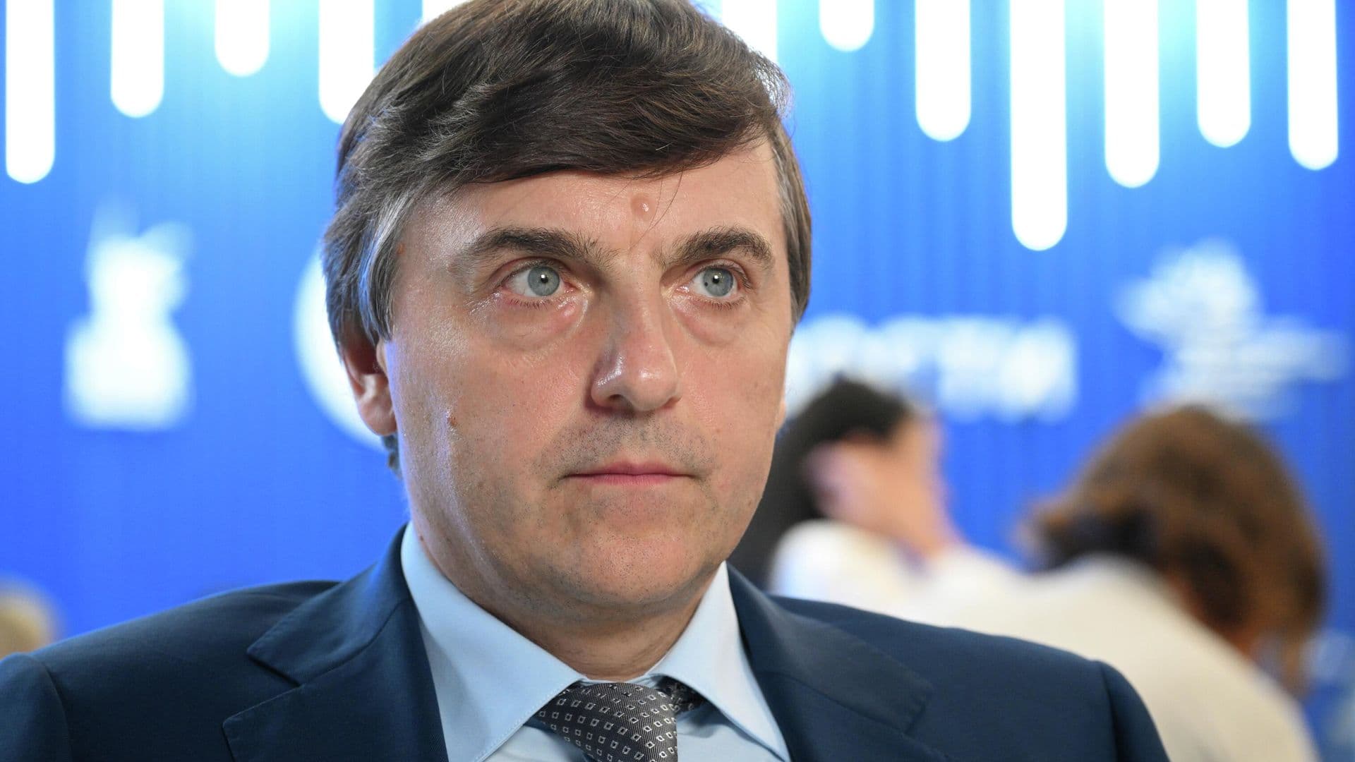 Кравцов опроверг информацию о "выдавливании" выпускников девятого класса