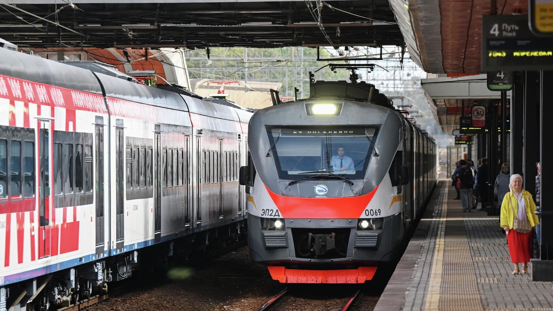 В России первые пассажиры сели в поезд по биометрии